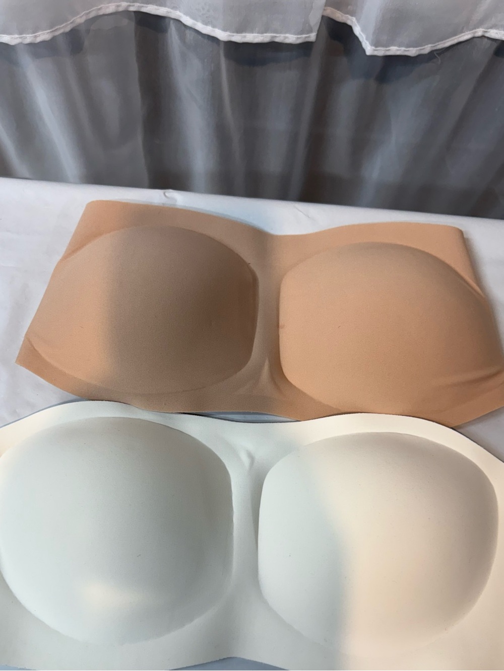 OEAK STRAPLESS BRAS NO UNDERWIRE, WHITE AND NUDE SIZE SMALL 2/$20 🌸